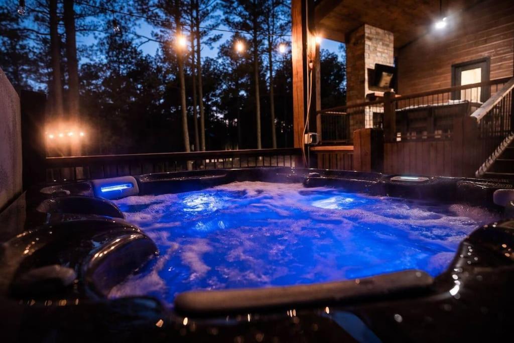 The Blaylock Cabin, 2 King, Hot Tub, Pet Friendly! Broken Bow Eksteriør bilde