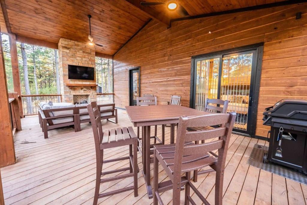The Blaylock Cabin, 2 King, Hot Tub, Pet Friendly! Broken Bow Eksteriør bilde