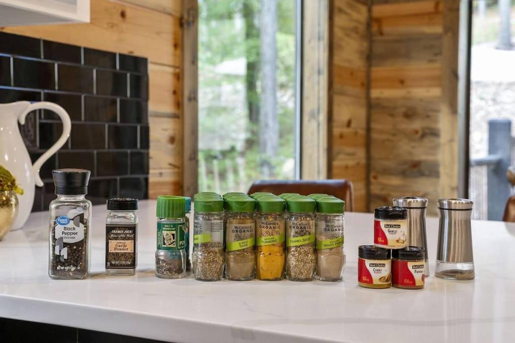 The Blaylock Cabin, 2 King, Hot Tub, Pet Friendly! Broken Bow Eksteriør bilde