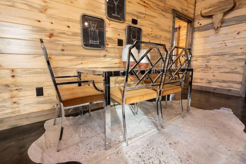 The Blaylock Cabin, 2 King, Hot Tub, Pet Friendly! Broken Bow Eksteriør bilde